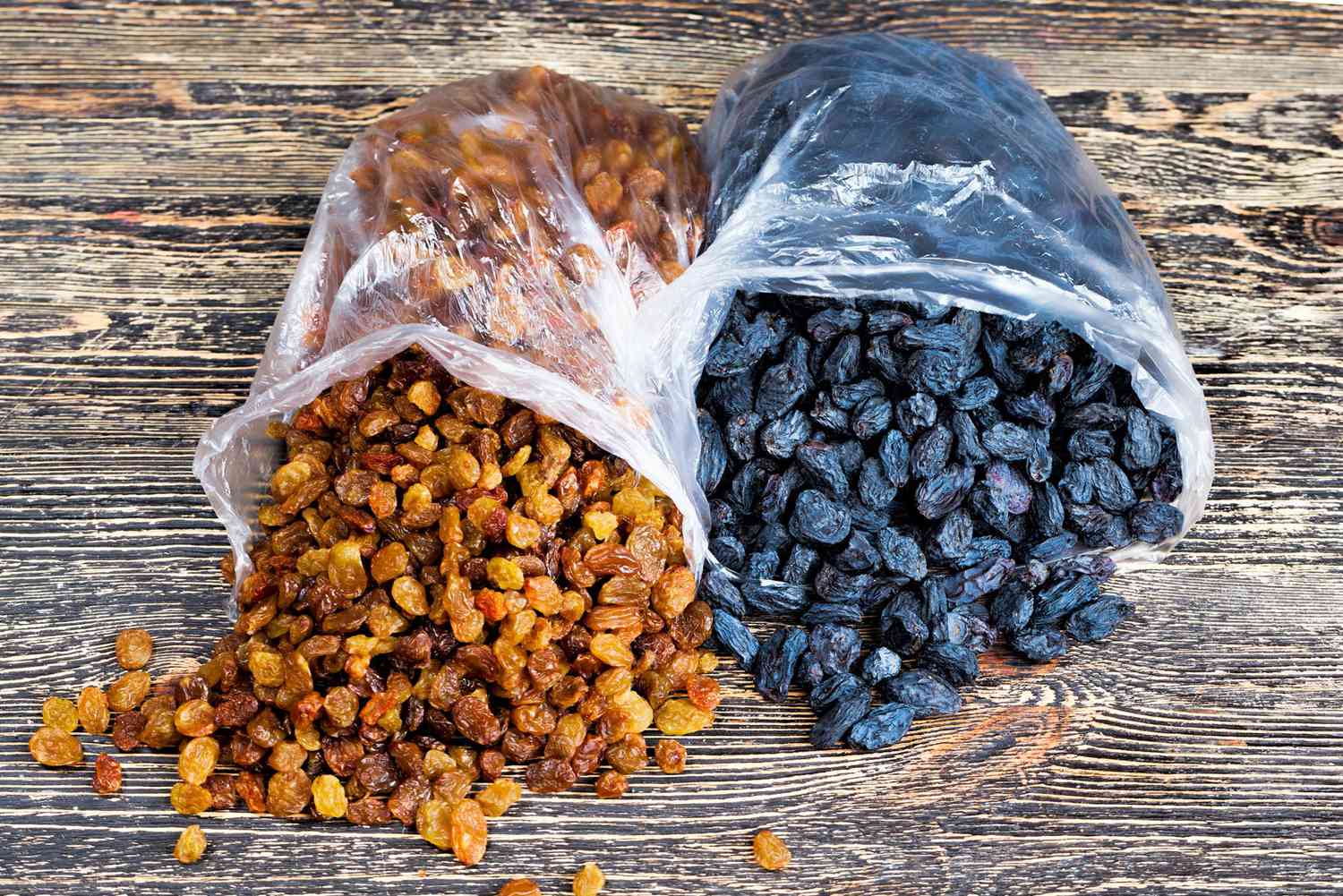 Raisins Raisins Dark and Gold